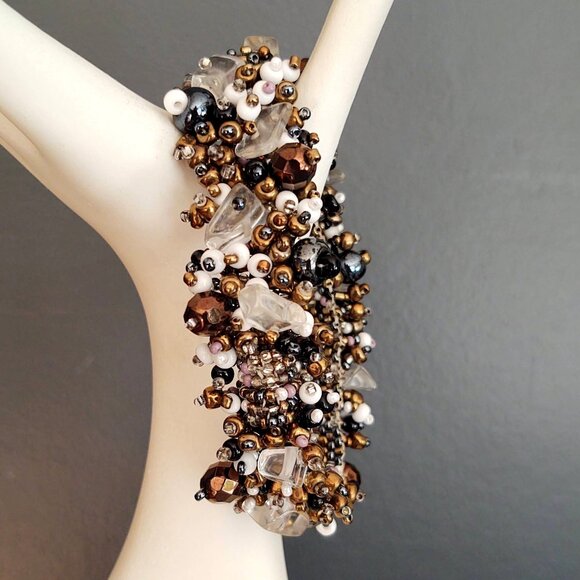 Seed bead and bead magnetic closure bracelet - Picture 4 of 14